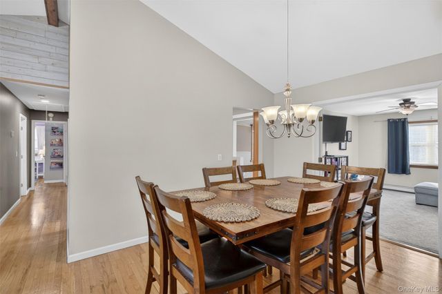 95 Sutton Park Road, Poughkeepsie, NY 12603