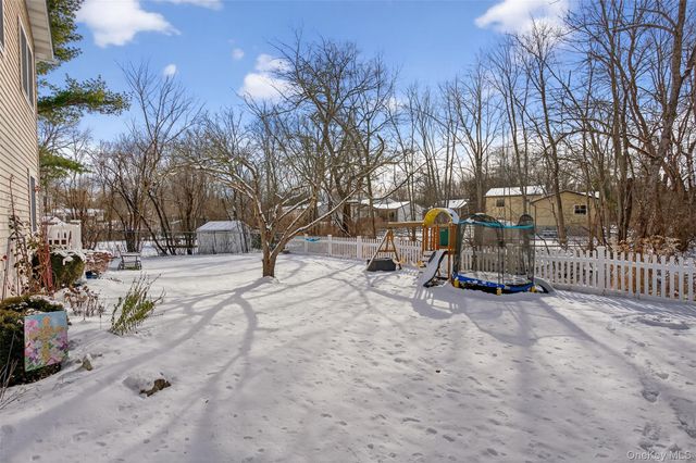 95 Sutton Park Road, Poughkeepsie, NY 12603