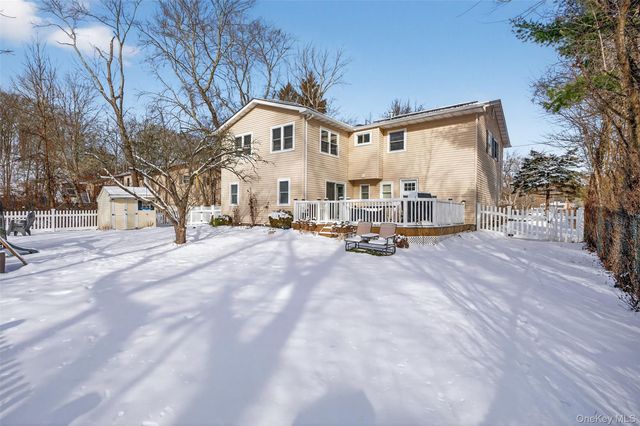 95 Sutton Park Road, Poughkeepsie, NY 12603