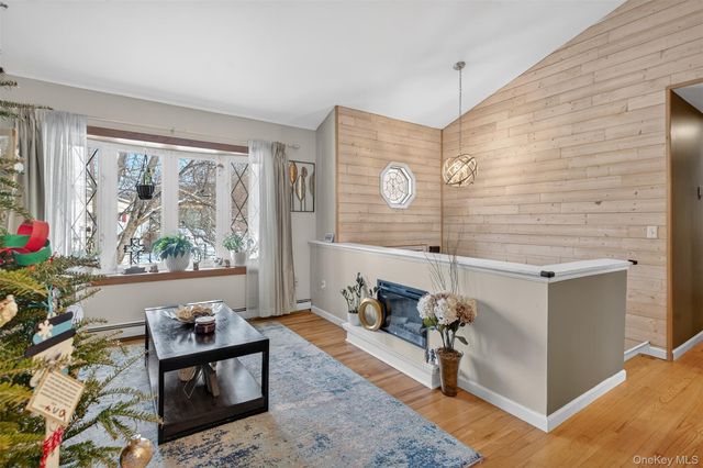 95 Sutton Park Road, Poughkeepsie, NY 12603