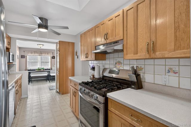 95 Sutton Park Road, Poughkeepsie, NY 12603