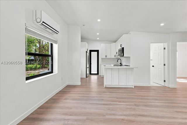 14035 NW 6th Ave, North Miami, FL 33168