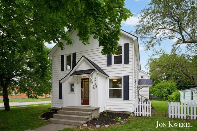 523 Elm Street SE, Lowell, MI 49331
