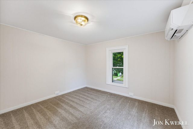 523 Elm Street SE, Lowell, MI 49331