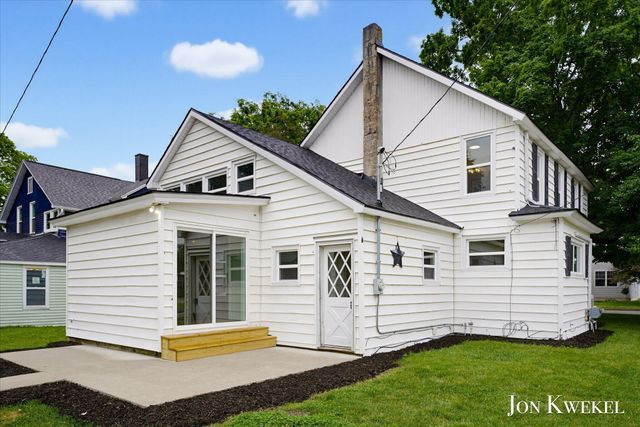 523 Elm Street SE, Lowell, MI 49331