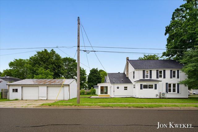 523 Elm Street SE, Lowell, MI 49331
