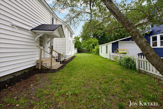 523 Elm Street SE, Lowell, MI 49331