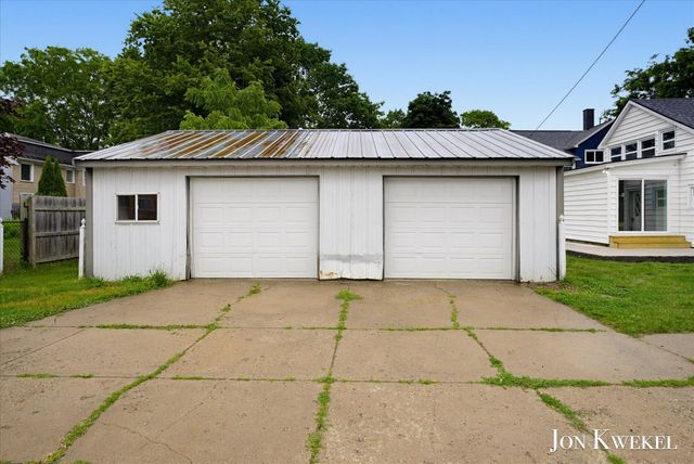 523 Elm Street SE, Lowell, MI 49331