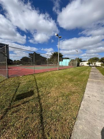 15600 NW 7th Ave 311, Miami, FL 33169