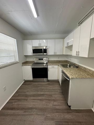 15600 NW 7th Ave 311, Miami, FL 33169