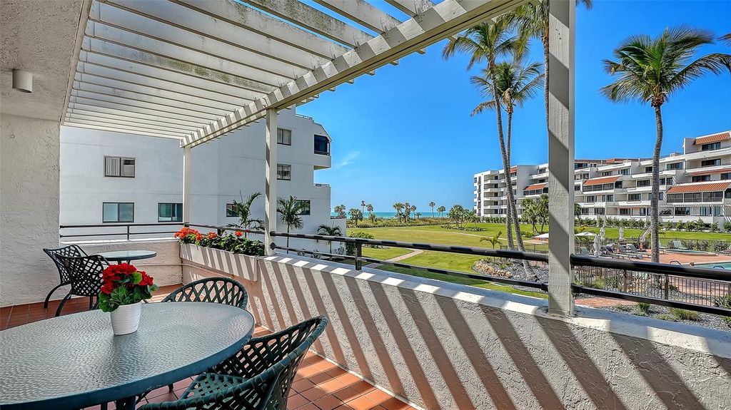 Image 15 of property listing at 1445 GULF OF MEXICO DRIVE 101, Longboat Key, FL 34228