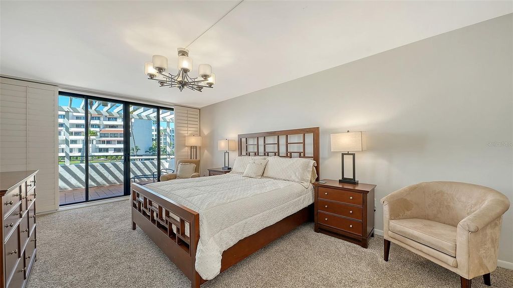 Image 20 of property listing at 1445 GULF OF MEXICO DRIVE 101, Longboat Key, FL 34228