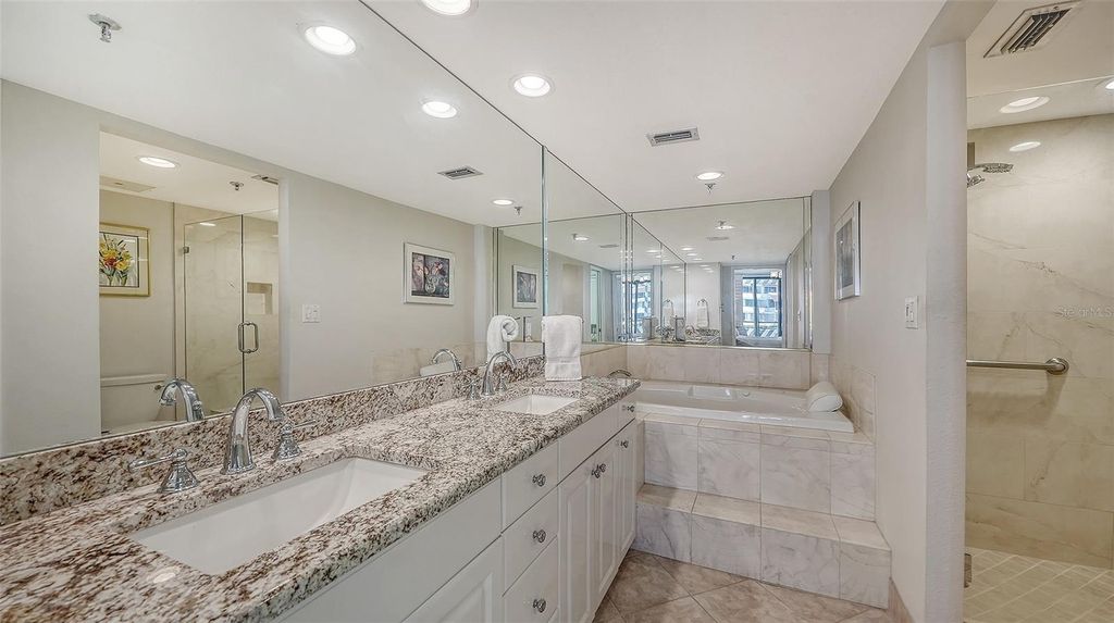 Image 22 of property listing at 1445 GULF OF MEXICO DRIVE 101, Longboat Key, FL 34228
