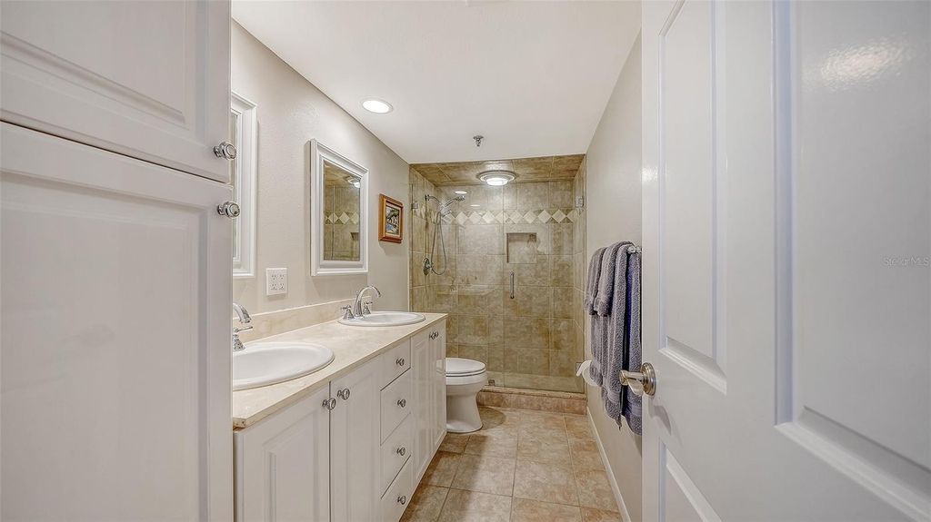 Image 26 of property listing at 1445 GULF OF MEXICO DRIVE 101, Longboat Key, FL 34228