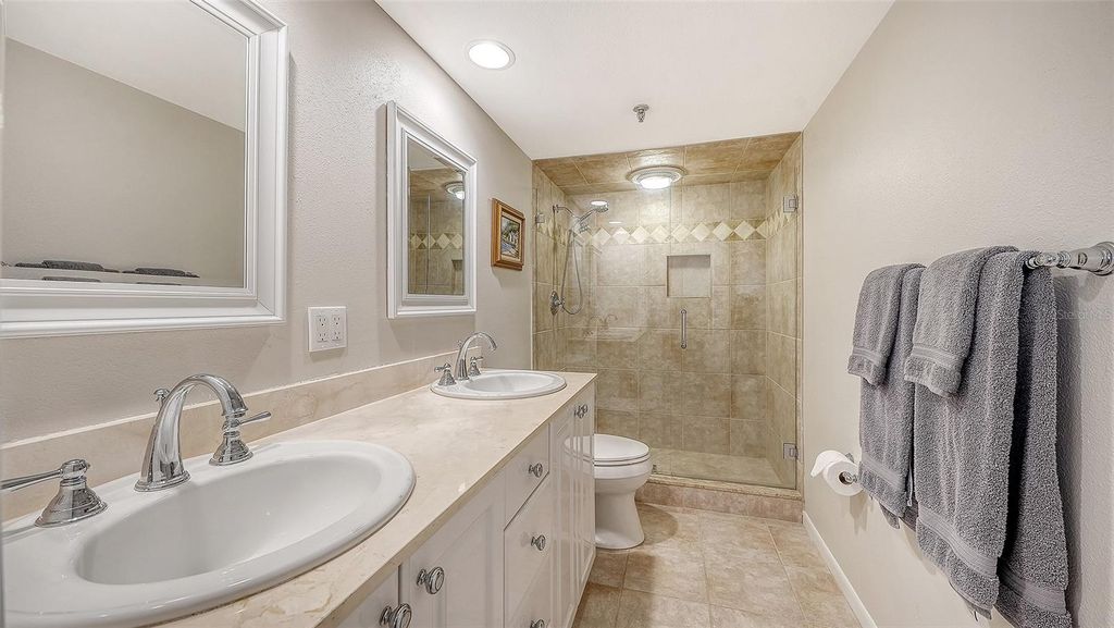 Image 27 of property listing at 1445 GULF OF MEXICO DRIVE 101, Longboat Key, FL 34228