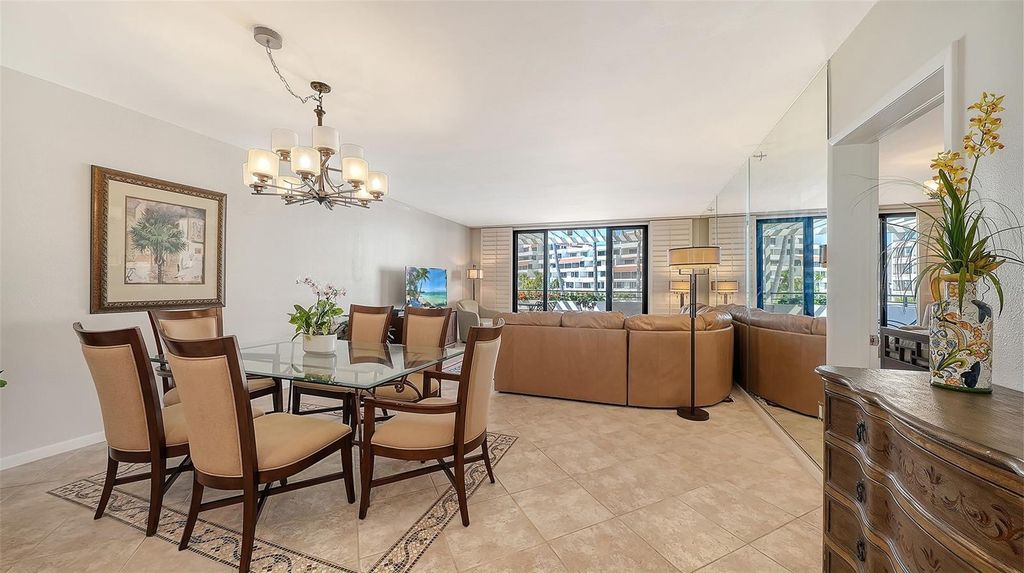 Image 7 of property listing at 1445 GULF OF MEXICO DRIVE 101, Longboat Key, FL 34228