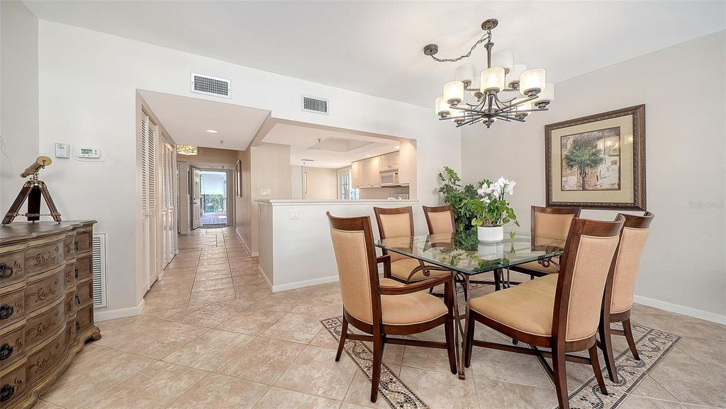 Image 8 of property listing at 1445 GULF OF MEXICO DRIVE 101, Longboat Key, FL 34228