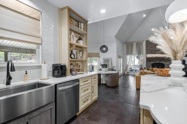 2711 Johnson Ln, Benton, AR 72019