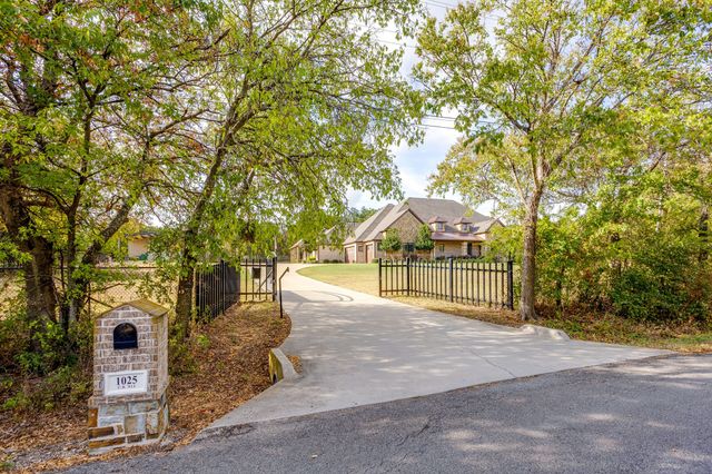 1025 County Road 913, Joshua, TX 76058