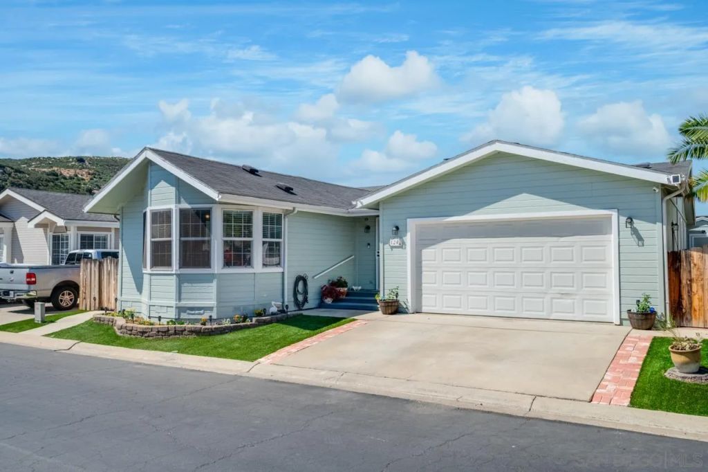 15935 Spring Oaks Rd 124, El Cajon, CA 92021