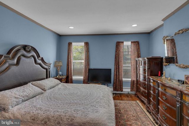 327 WALNUT AVE, Trenton, NJ 08609
