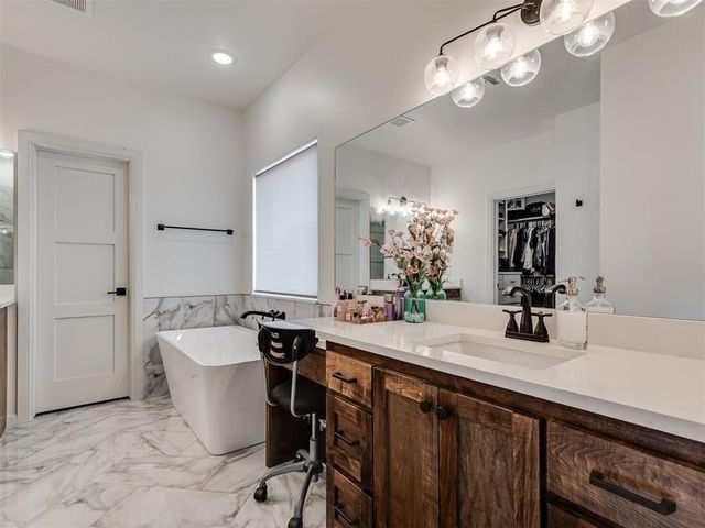 5721 Goldstone Court, Mustang, OK 73064