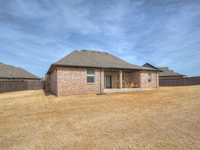 5721 Goldstone Court, Mustang, OK 73064