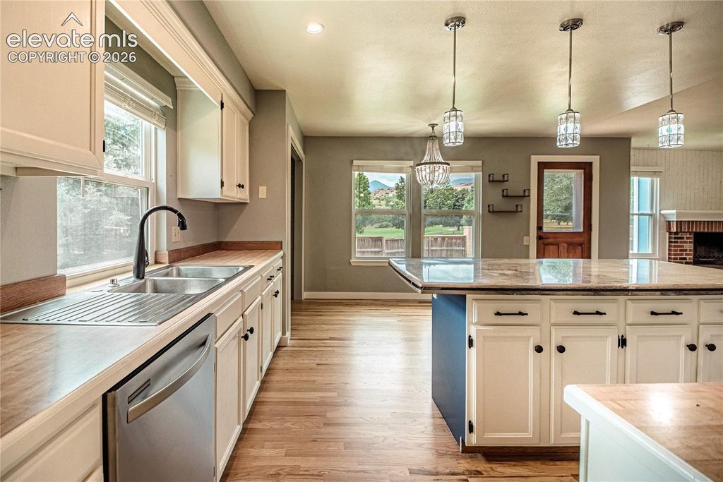 5230 Champagne Drive, Colorado Springs, CO 80919 — photo 4