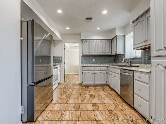 7722 N 130th East Avenue, Owasso, OK 74055