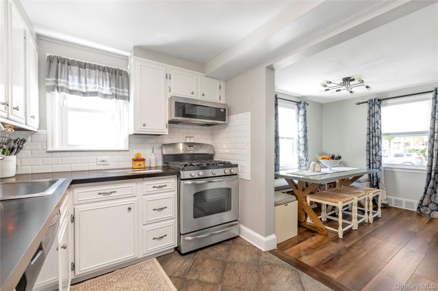 324 Beebe Road, Mineola, NY 11501