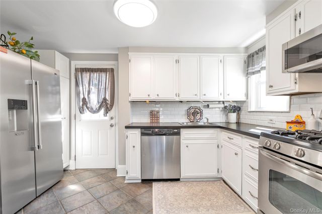 324 Beebe Road, Mineola, NY 11501