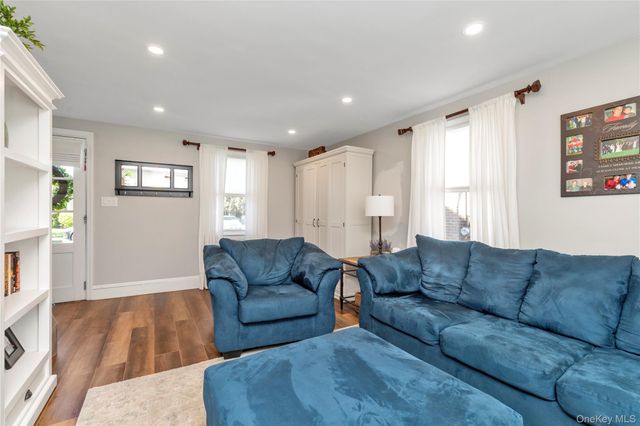 324 Beebe Road, Mineola, NY 11501