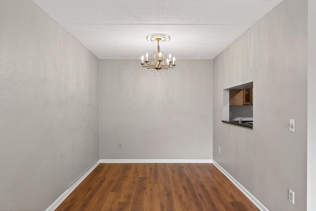 10501 Cedar Lake Road 318, Minnetonka, MN 55305