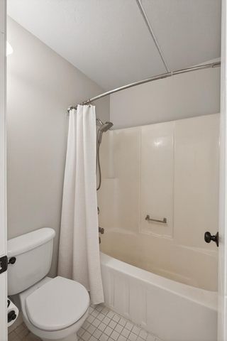 10501 Cedar Lake Road 318, Minnetonka, MN 55305