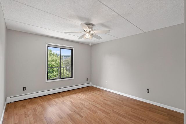 10501 Cedar Lake Road 318, Minnetonka, MN 55305