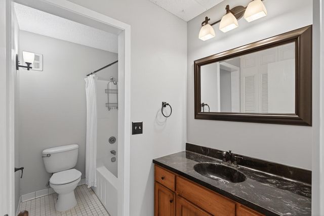 10501 Cedar Lake Road 318, Minnetonka, MN 55305