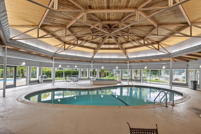 10501 Cedar Lake Road 318, Minnetonka, MN 55305