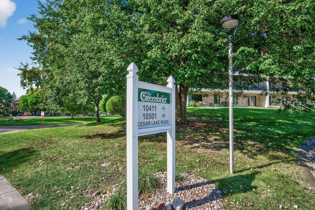 10501 Cedar Lake Road 318, Minnetonka, MN 55305