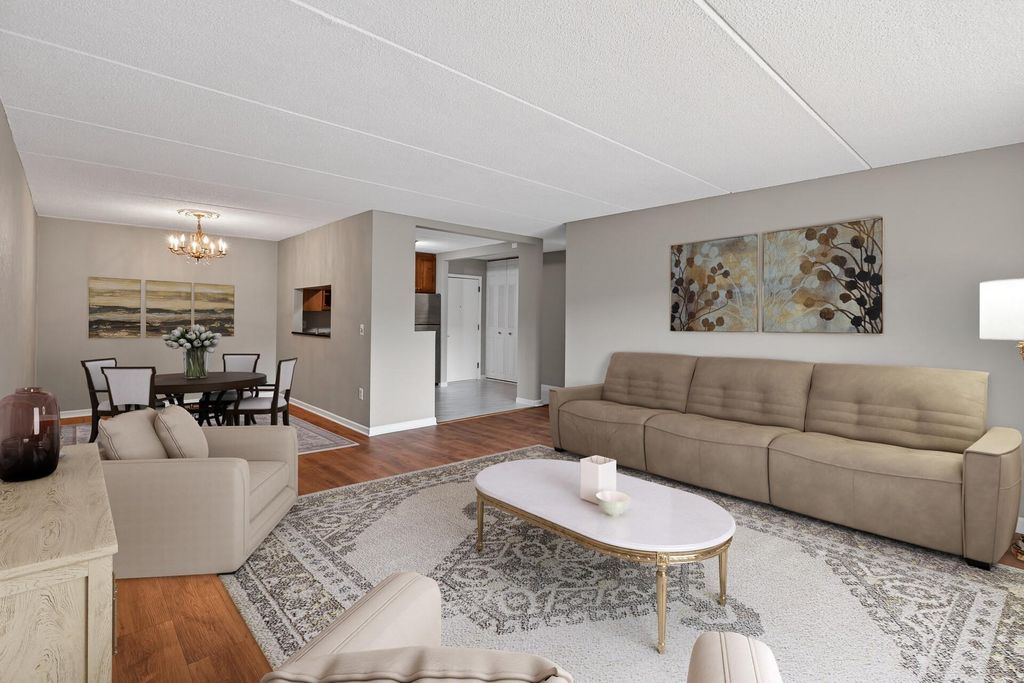 10501 Cedar Lake Road 318, Minnetonka, MN 55305 — photo 4
