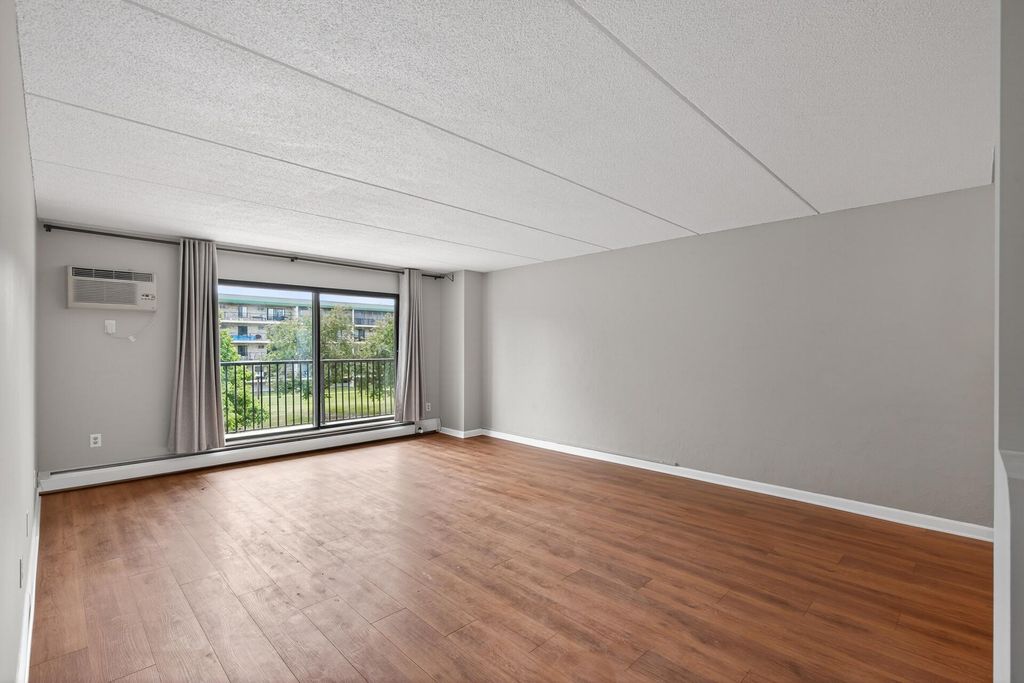 10501 Cedar Lake Road 318, Minnetonka, MN 55305 — photo 5
