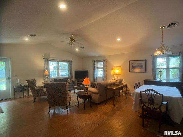 617 N 10TH Street, Herrin, IL 62948