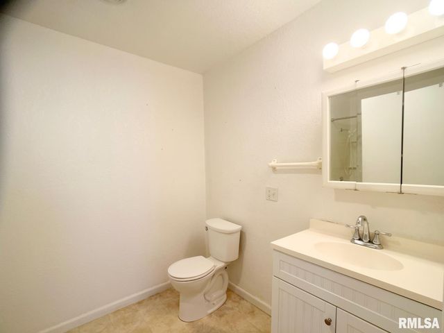 617 N 10TH Street, Herrin, IL 62948