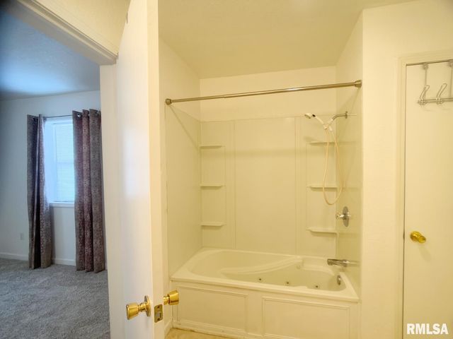 617 N 10TH Street, Herrin, IL 62948