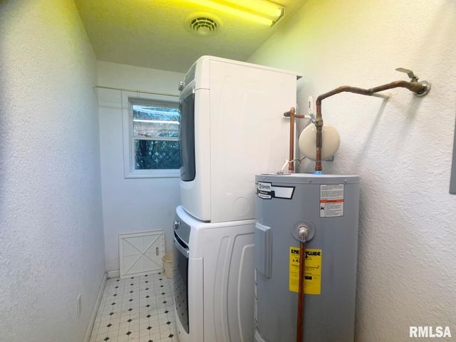 617 N 10TH Street, Herrin, IL 62948