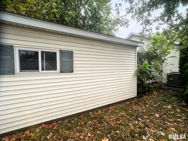 617 N 10TH Street, Herrin, IL 62948