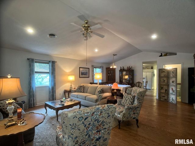 617 N 10TH Street, Herrin, IL 62948