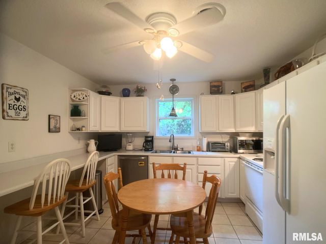 617 N 10TH Street, Herrin, IL 62948