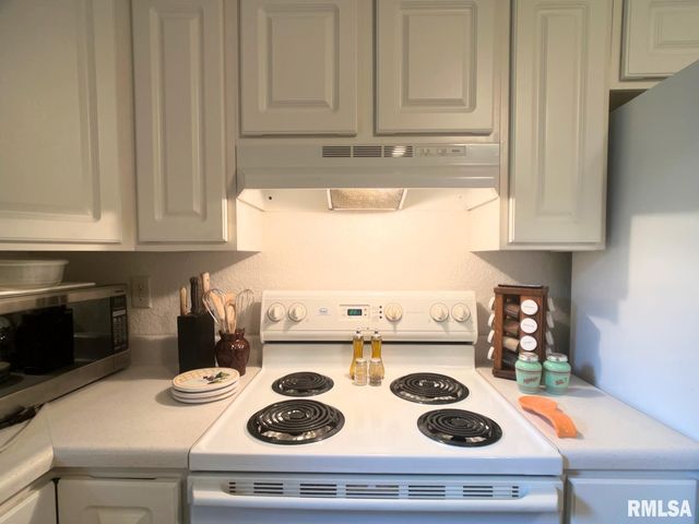 617 N 10TH Street, Herrin, IL 62948