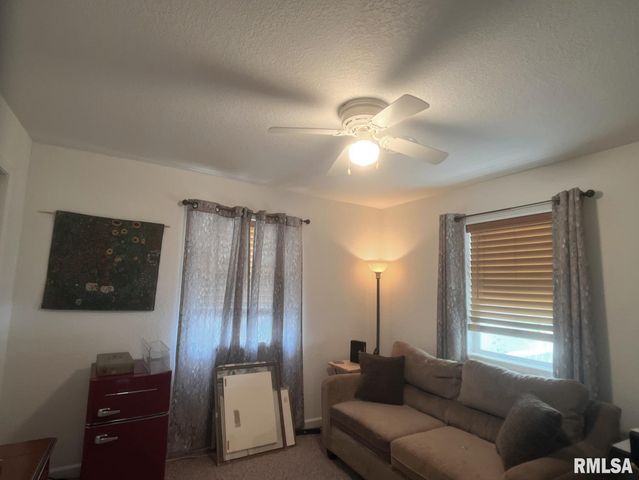 617 N 10TH Street, Herrin, IL 62948