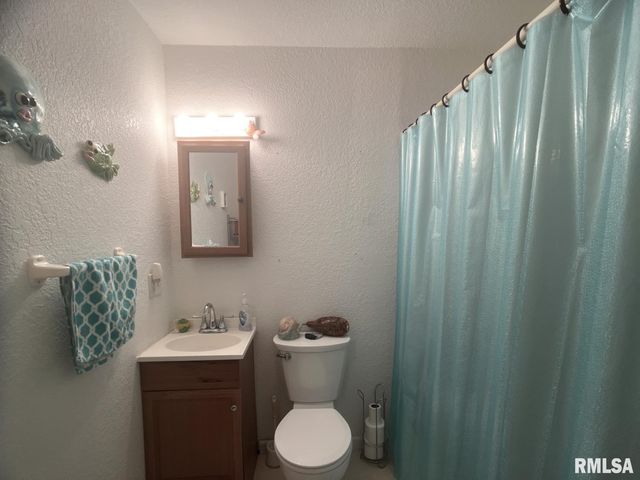 617 N 10TH Street, Herrin, IL 62948